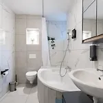 For 3 Guests I Kitchen I Netflix I 24 7 Check-in Apartamento