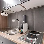 For 3 Guests I Kitchen I Netflix I 24 7 Check-in דירה