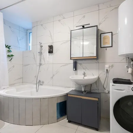 For 3 Guests I Kitchen I Netflix I 24 7 Check-in דירה