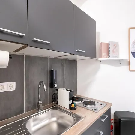 For 3 Guests I Kitchen I Netflix I 24 7 Check-in Apartment