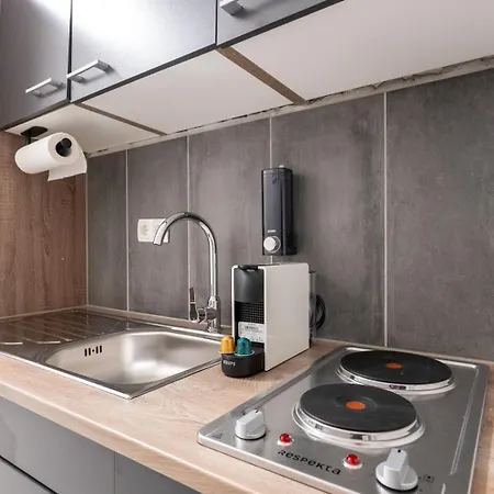For 3 Guests I Kitchen I Netflix I 24 7 Check-in Apartment