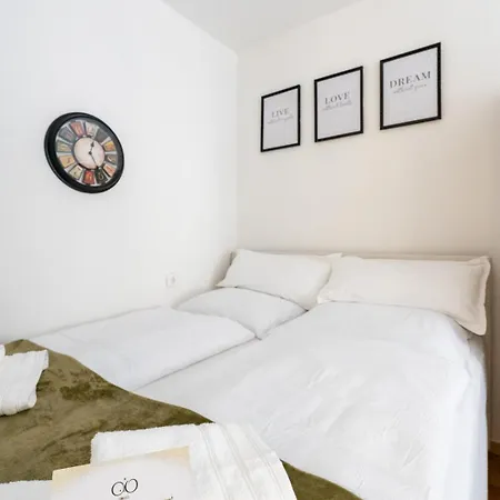For 3 Guests I Kitchen I Netflix I 24 7 Check-in Apartment *